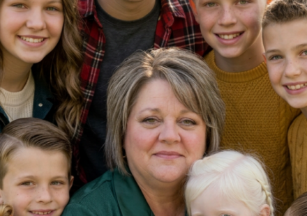 My husband abandoned me and our eight children for a younger woman – but when, a month later, I received a voicemail from him at 2 a.m., I understood that karma had finally caught up with him.