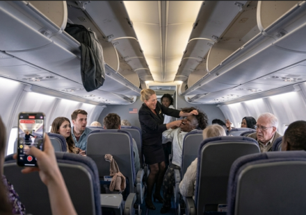 I saw a flight attendant grab my 72-year-old mother in first class—what I did next surprised everyone.